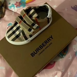 Burberry shoes size 19 baby size
